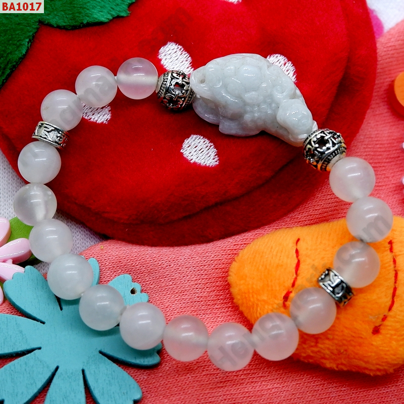 BA1017 สร้อยข้อมือกบคาบเหรียญ ราคา 439 บาท http://hengmark.com/view_product/BA1017.htm