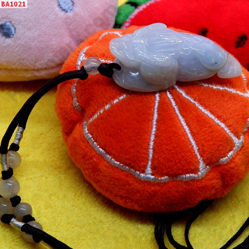 BA1021 สร้อยคอเชือกจี้รูปกบคาบเหรียญ หยกขาว ราคา 249 บาท http://hengmark.com/view_product/BA1021.htm