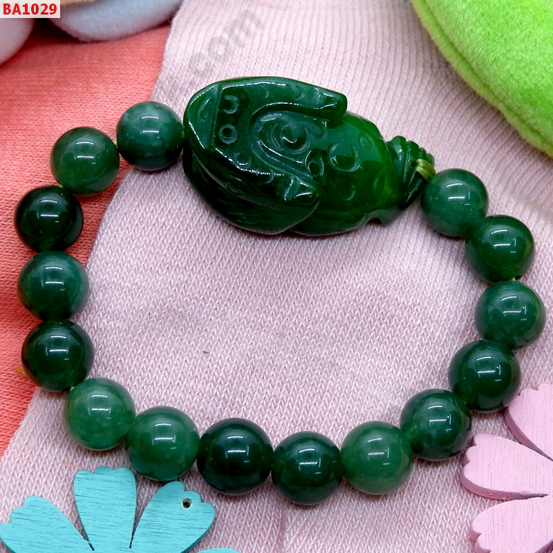 BA1029 สร้อยข้อมือกบคาบเหรียญหินหยกเขียวเข้ม ราคา 469 บาท http://hengmark.com/view_product/BA1029.htm