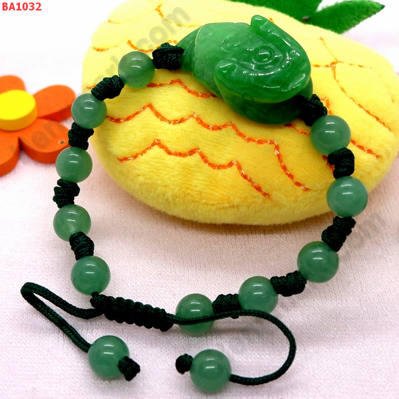 BA1032 สร้อยข้อมือกบคาบเหรียญหินหยกเขียวสด ราคา 399 บาท http://hengmark.com/view_product/BA1032.htm