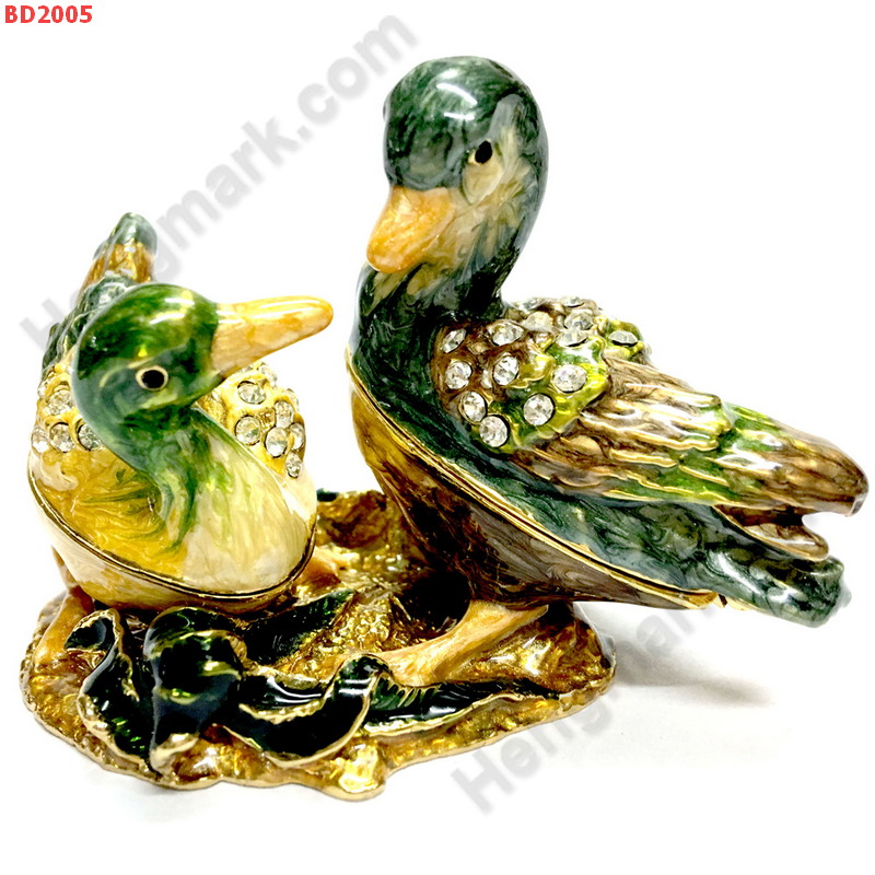 BD2005 เป็ดแมนดารินคู่ทองเหลืองลงยาประดับคริสตัล ราคา 1200 บาท http://hengmark.com/view_product/BD2005.htm