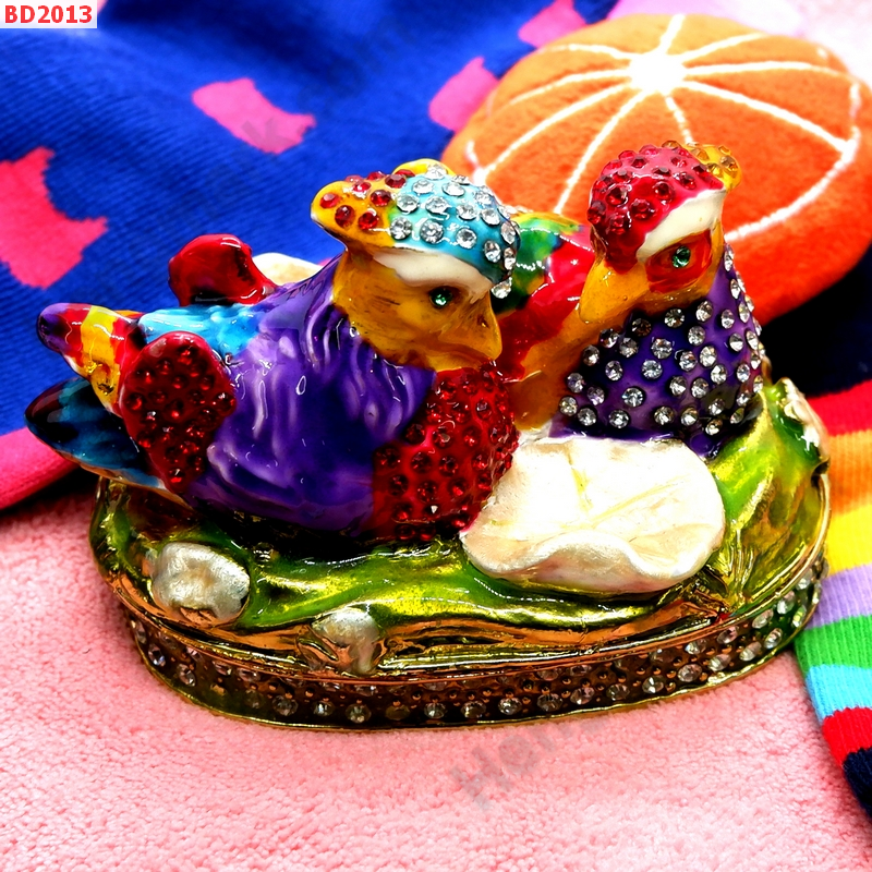 BD2013 เป็ดแมนดารินสีม่วง ตลับเครื่องประดับฝังคริสตัล ราคา 1099 บาท http://hengmark.com/view_product/BD2013.htm