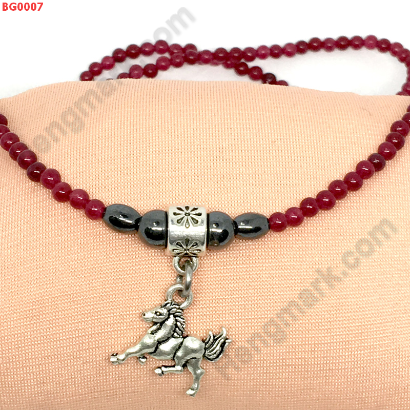 BG0007 สร้อยคอทับทิมจี้รูปม้าโลหะสีเงิน ราคา 299 บาท http://hengmark.com/view_product/BG0007.htm