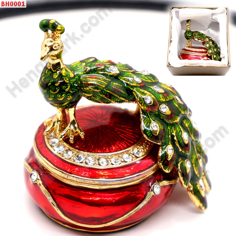 BH0001 นกยูงทองเหลืองลงยาประดับคริสตัล ราคา 1200 บาท http://hengmark.com/view_product/BH0001.htm