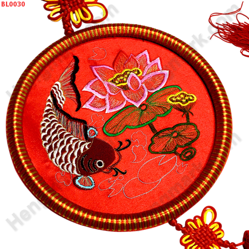 BL0030 ป้ายมงคล สะดึงปักลายปลา ราคา 899 บาท http://hengmark.com/view_product/BL0030.htm