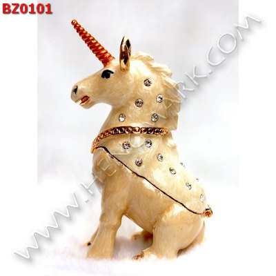 BZ0101 ม้ายูนิคอร์นทองเหลืองลงยาประดับคริสตัล ราคา 1200 บาท http://hengmark.com/view_product/BZ0101.htm