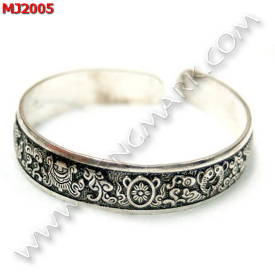 MJ2005 กำไลสีเงินแกะลายสัญลักษณ์มงคล 8 อย่าง ราคา 499 บาท http://hengmark.com/view_product/MJ2005.htm