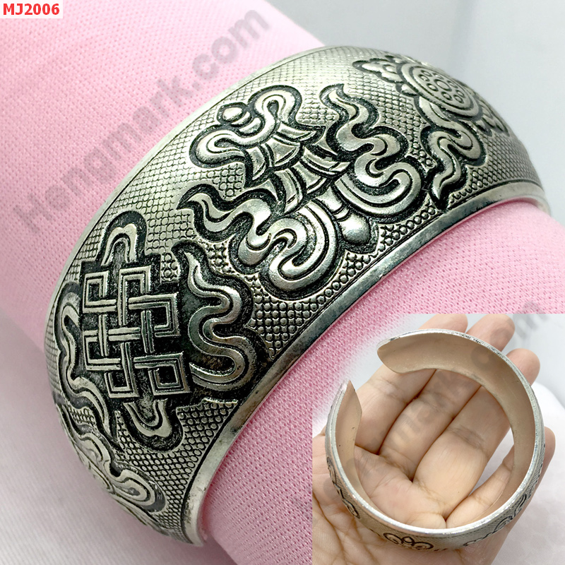 MJ2006 กำไลสีเงินแกะลายสัญลักษณ์มงคล 8 อย่าง ราคา 399 บาท http://hengmark.com/view_product/MJ2006.htm