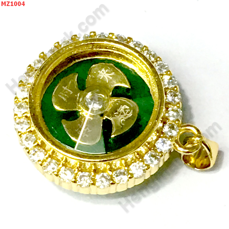 MZ1004 จี้กังหันสีทอง ฝังพลอย หลังหยกเขียว ราคา 469 บาท http://hengmark.com/view_product/MZ1004.htm