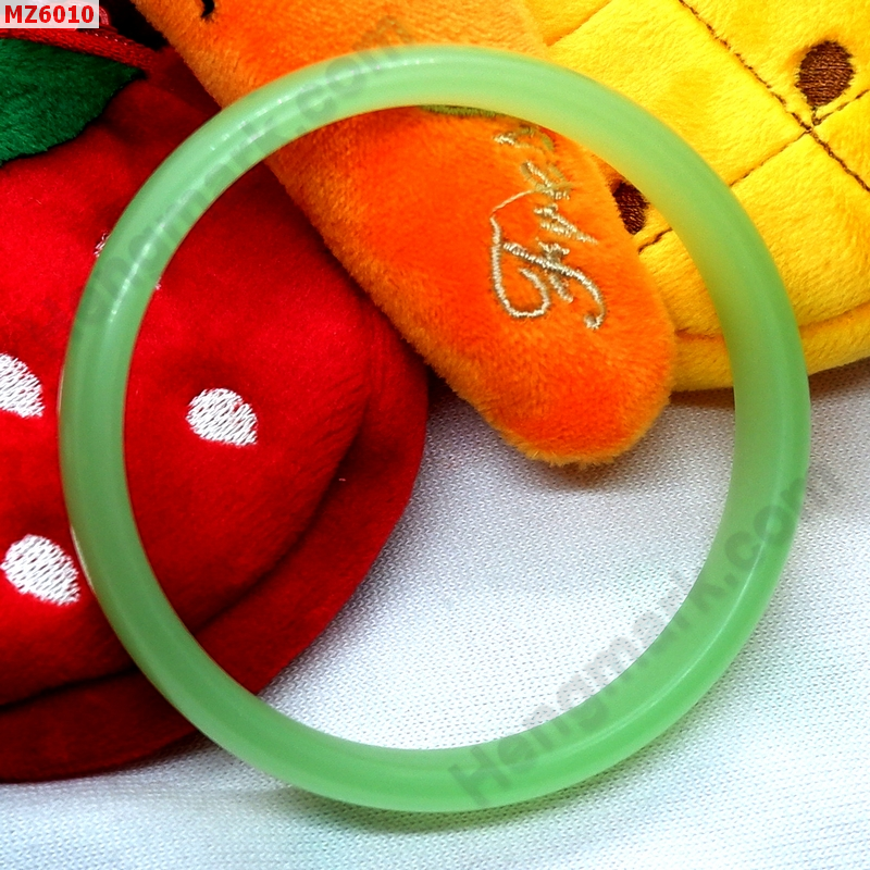 MZ6010 กำไลหิน สีเขียวอ่อน ราคา 199 บาท http://hengmark.com/view_product/MZ6010.htm