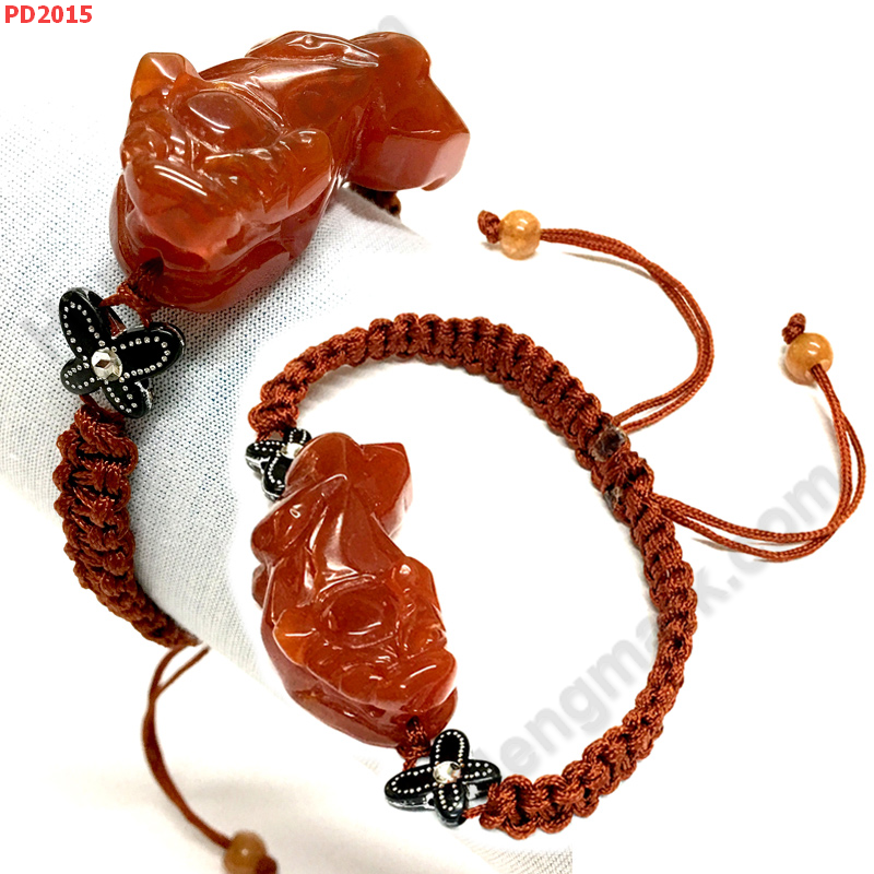 PD2015 สร้อยข้อมือปี่เซียะหินสีแดงเชือกถัก ราคา 299 บาท http://hengmark.com/view_product/PD2015.htm