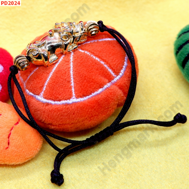 PD2024 สร้อยข้อมือเชือกปี่เซียะสีทอง เชือกน้ำตาล ราคา 269 บาท http://hengmark.com/view_product/PD2024.htm