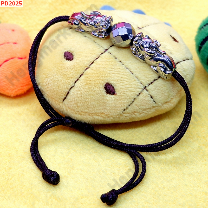 PD2025 สร้อยข้อมือเชือกปี่เซียะสีเงินคู่ เชือกน้ำตาล ราคา 229 บาท http://hengmark.com/view_product/PD2025.htm