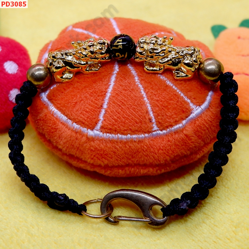 PD3085 สร้อยข้อมือปี่เซียะทองคู่+คาถา เชือกถัก ราคา 379 บาท http://hengmark.com/view_product/PD3085.htm