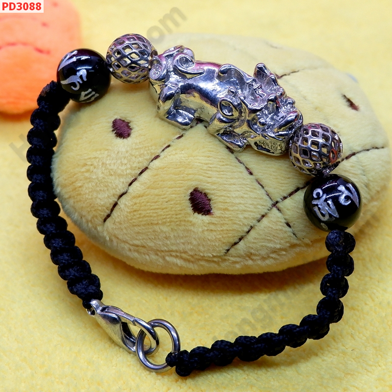PD3088 สร้อยข้อมือเชือกปี่เซียะสีเงิน+คาถา ราคา 399 บาท http://hengmark.com/view_product/PD3088.htm