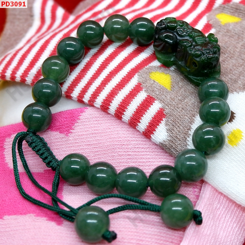 PD3091 สร้อยข้อมือปี่เซียะหินสีเขียวเข้มสร้อยเชือก ราคา 399 บาท http://hengmark.com/view_product/PD3091.htm