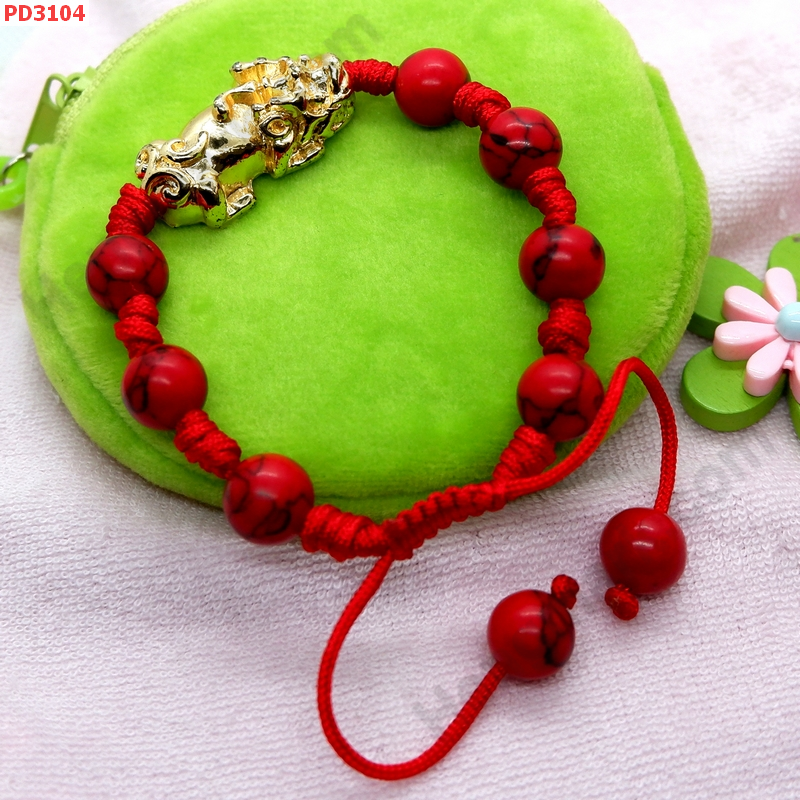 PD3104 สร้อยข้อมือปี่เซียะสีทอง+หินสีแดง ราคา 349 บาท http://hengmark.com/view_product/PD3104.htm