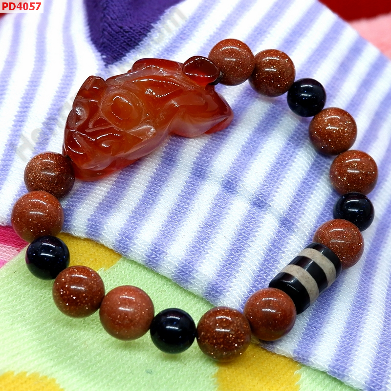 PD4057 สร้อยข้อมือปี่เซียะหินสีแดง+DZI ราคา 479 บาท http://hengmark.com/view_product/PD4057.htm