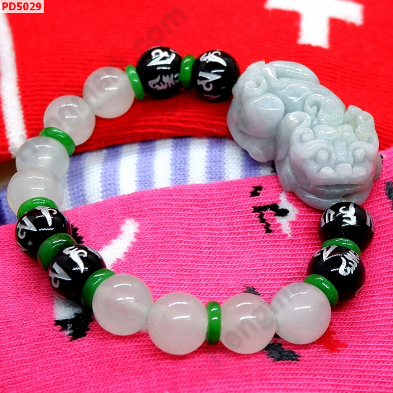 PD5029 สร้อยข้อมือปี่เซียะหยกขาวอมเขียว+คาถาทิเบต ราคา 599 บาท http://hengmark.com/view_product/PD5029.htm