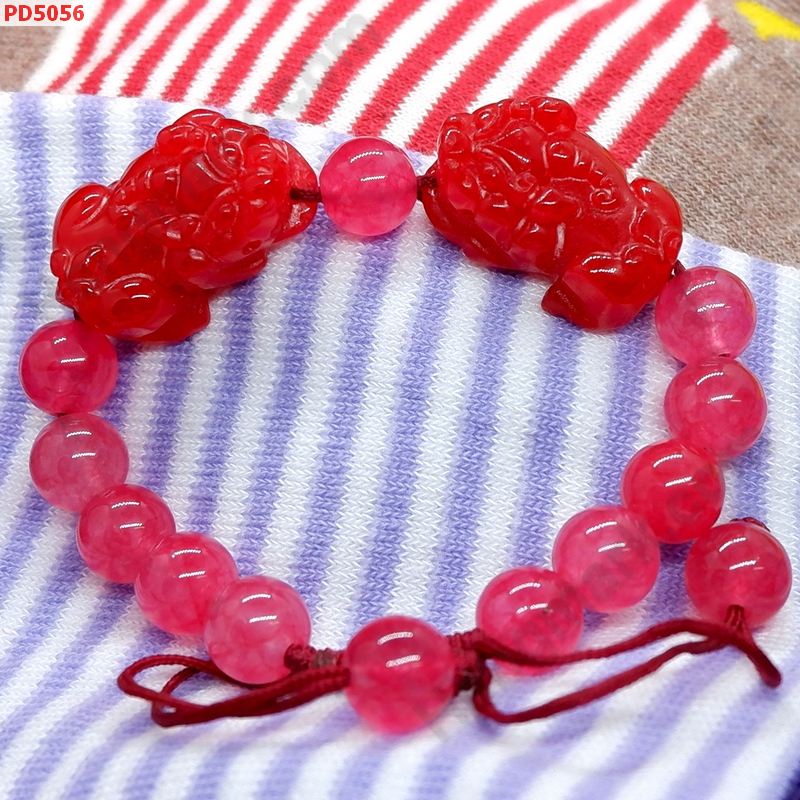 PD5056 สร้อยข้อมือปี่เซียะคู่ หินหยกสีแดง สร้อยเชือก ราคา 599 บาท http://hengmark.com/view_product/PD5056.htm