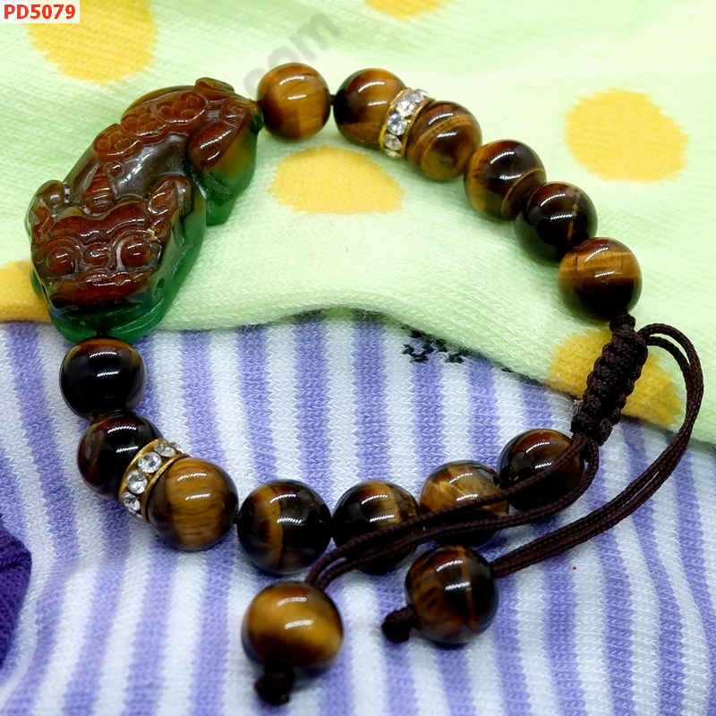 PD5079 สร้อยข้อมือปี่เซียะหยกเขียวน้ำตาล สร้อยเชือก ราคา 599 บาท http://hengmark.com/view_product/PD5079.htm