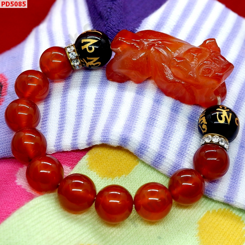 PD5085 สร้อยข้อมือปี่เซียะหินสีแดง+คาถาทิเบต ราคา 589 บาท http://hengmark.com/view_product/PD5085.htm