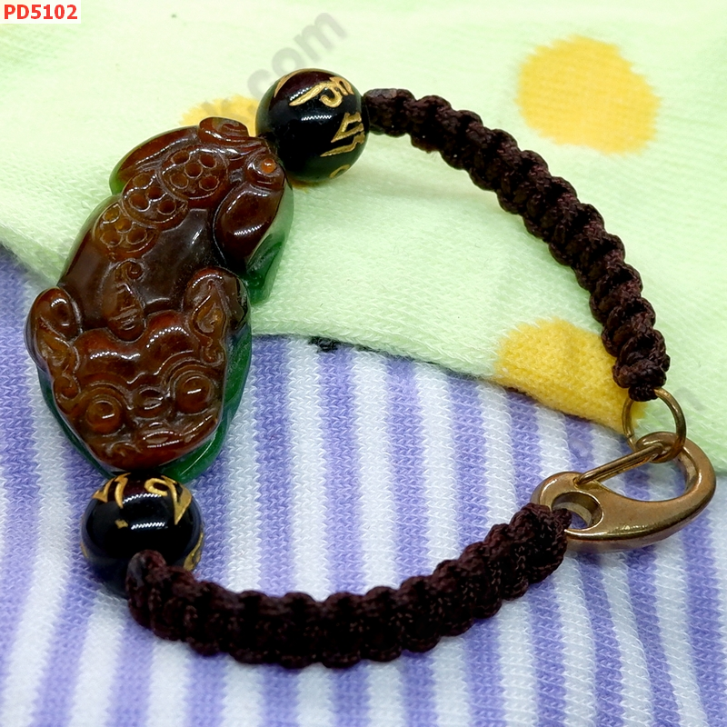 PD5102 สร้อยข้อมือปี่เซียะหยกเขียวน้ำตาล สร้อยเชือก ราคา 519 บาท http://hengmark.com/view_product/PD5102.htm