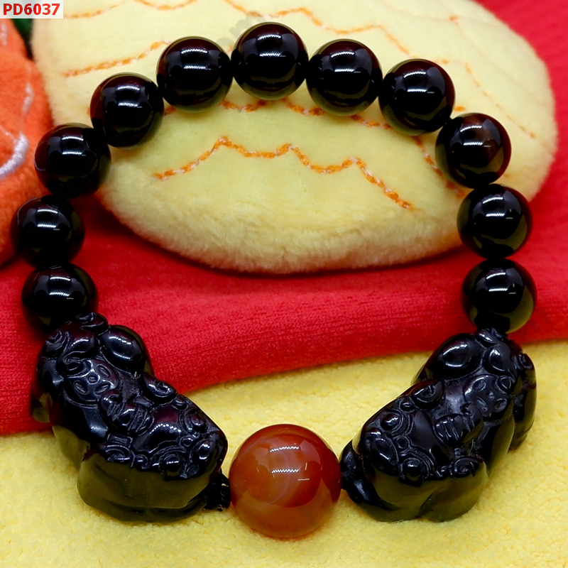 PD6037  สร้อยข้อมือปี่เซียะคู่ หินอะเกตดำ ราคา 699 บาท http://hengmark.com/view_product/PD6037.htm