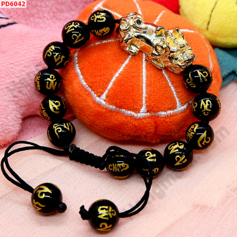 PD6042 สร้อยข้อมือปี่เซียะสีทอง+คาถาสร้อยเชือก ราคา 629 บาท http://hengmark.com/view_product/PD6042.htm
