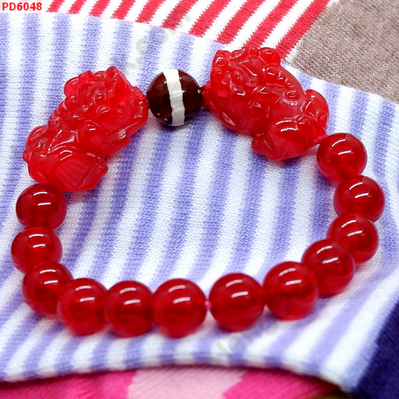 PD6048 สร้อยข้อมือปี่เซียะคู่หินสีแดง+DZI ราคา 669 บาท http://hengmark.com/view_product/PD6048.htm