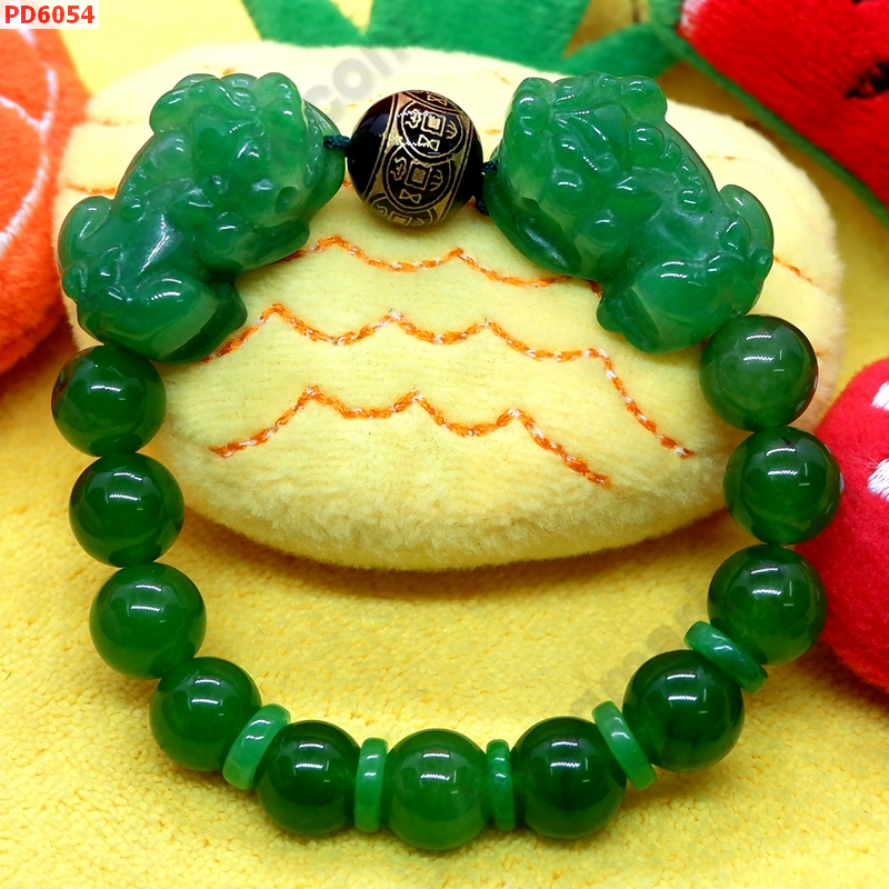 PD6054 สร้อยข้อมือปี่เซียะคู่ หินสีเขียวสด ราคา 649 บาท http://hengmark.com/view_product/PD6054.htm
