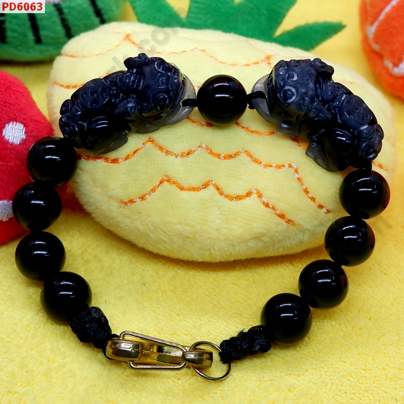 PD6063 สร้อยข้อมือปี่เซียะคู่ หินอะเกตสีดำ สร้อยเชือกตะขอทอง ราคา 629 บาท http://hengmark.com/view_product/PD6063.htm