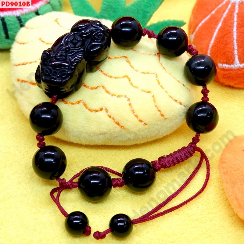 PD9010B สร้อยข้อมือปี่เซียะหินอ๊อบซิเดียน เชือกแดง ราคา 599 บาท http://hengmark.com/view_product/PD9010B.htm