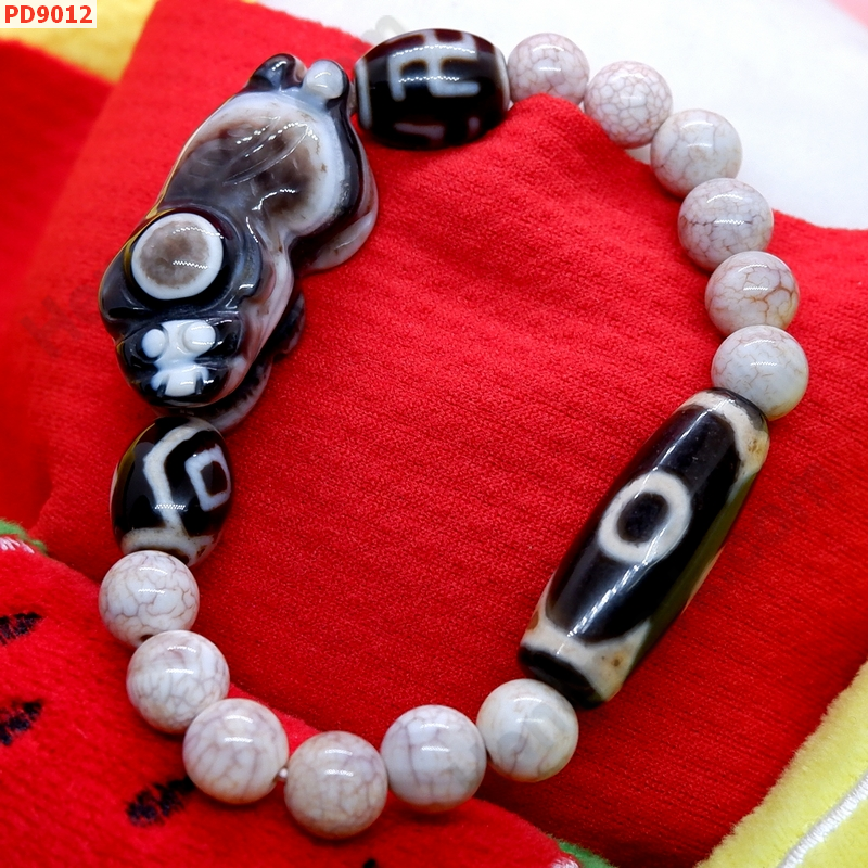 PD9012 สร้อยข้อมือปี่เซียะหินอะเกต+DZI ราคา 1129 บาท http://hengmark.com/view_product/PD9012.htm