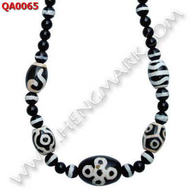 QA0065 สร้อยคอหินทิเบต หลายลาย ราคา 1979 บาท http://hengmark.com/view_product/QA0065.htm