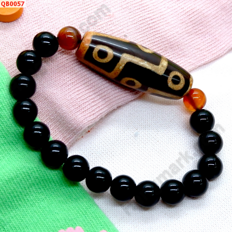 QB0057 สร้อยข้อมือ DZI 9 ตา ราคา 379 บาท http://hengmark.com/view_product/QB0057.htm