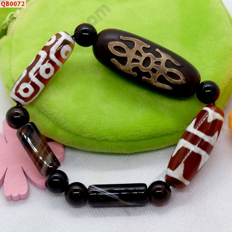 QB0072 สร้อยข้อมือ DZI  ลายอายุยืน+คาถาทิเบต ราคา 799 บาท http://hengmark.com/view_product/QB0072.htm