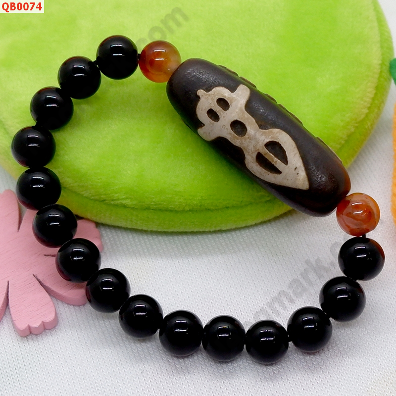 QB0074 สร้อยข้อมือ DZI  ลายปี่เซียะ คาถาธิเบต ราคา 479 บาท http://hengmark.com/view_product/QB0074.htm