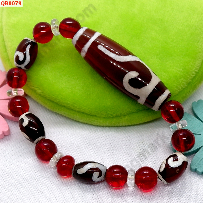 QB0079 สร้อยข้อมือ DZI ลายหรูยี่ ราคา 599 บาท http://hengmark.com/view_product/QB0079.htm