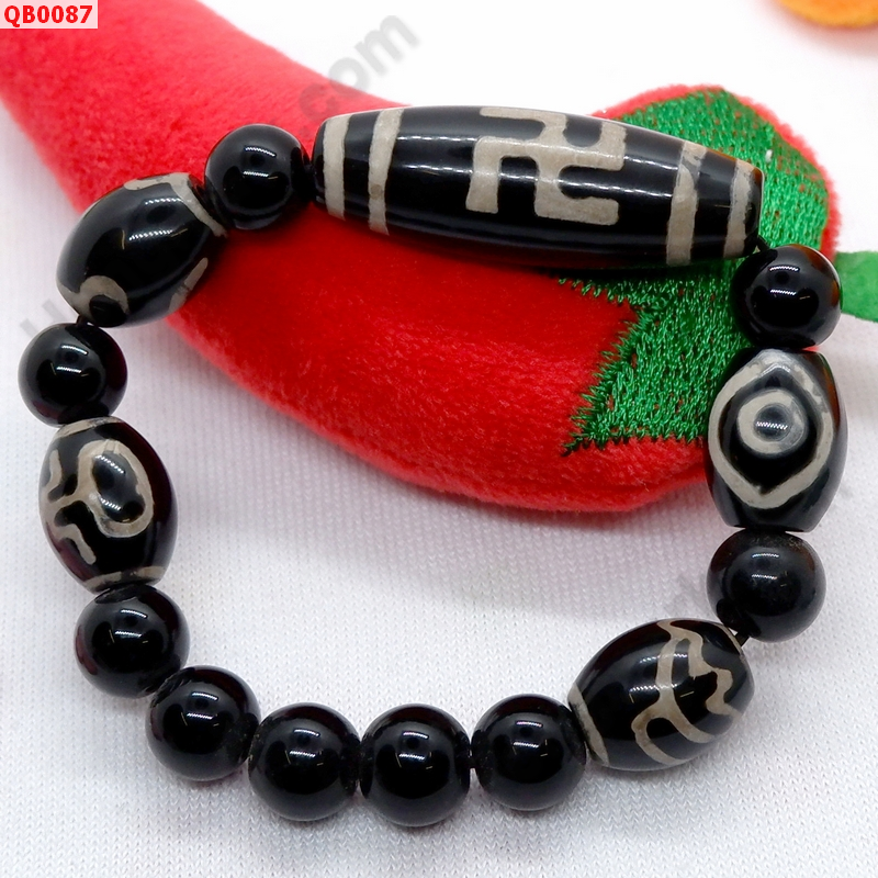 QB0087 สร้อยข้อมือ DZI สวัสดิกะ ราคา 749 บาท http://hengmark.com/view_product/QB0087.htm