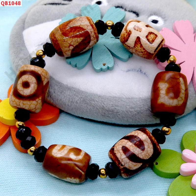 QB1048 สร้อยข้อมือหินทิเบต หลายลาย ราคา 1639 บาท http://hengmark.com/view_product/QB1048.htm