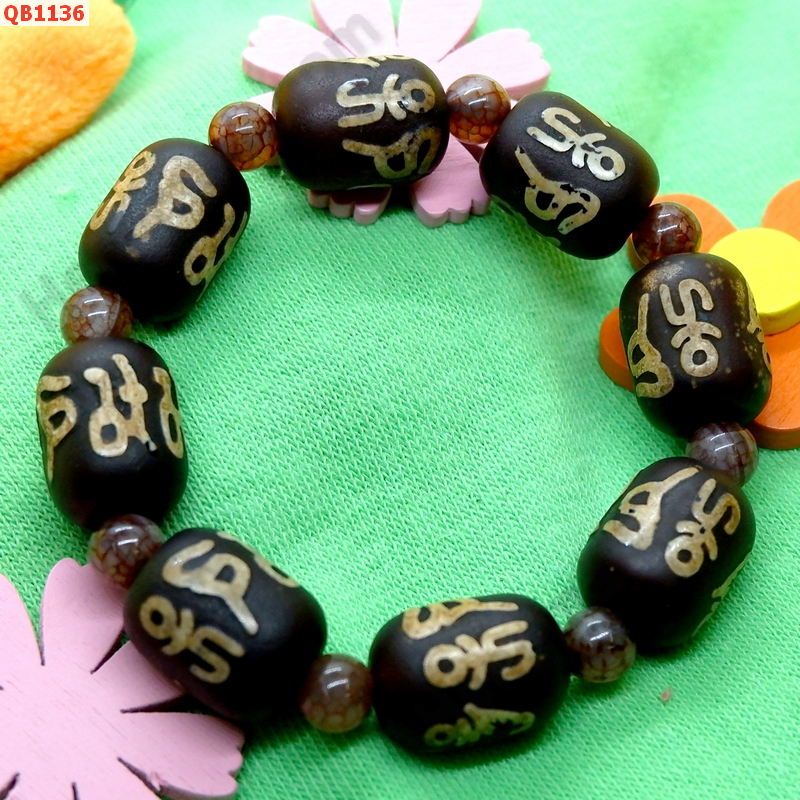QB1136 สร้อยข้อมือหินDZI คาถาทิเบต ราคา 840 บาท http://hengmark.com/view_product/QB1136.htm