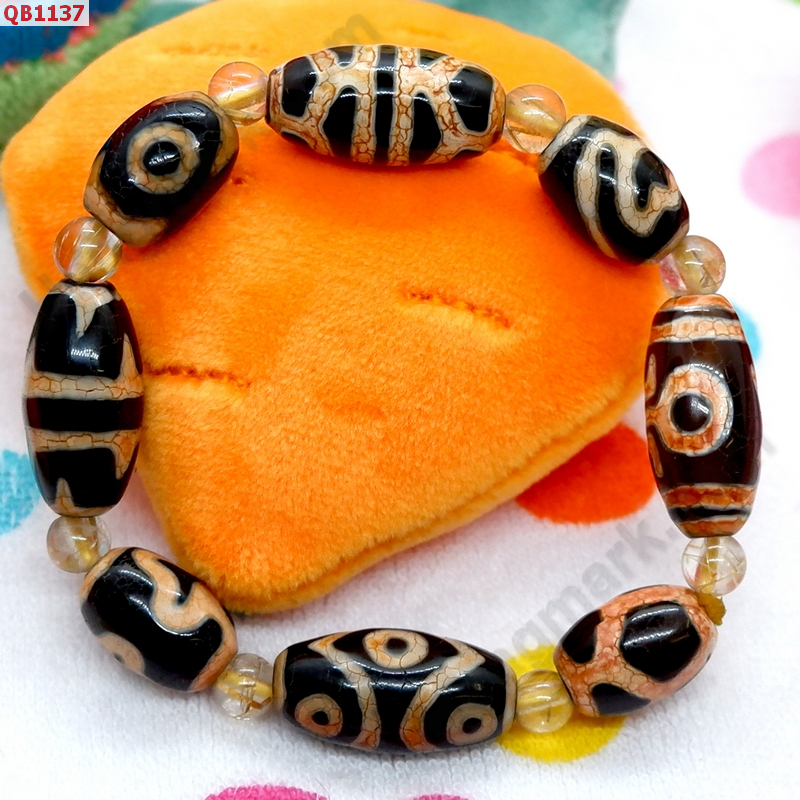 QB1137 หิน DZI 8 เม็ด ร้อยสลับกับไหมทอง ราคา 1099 บาท http://hengmark.com/view_product/QB1137.htm
