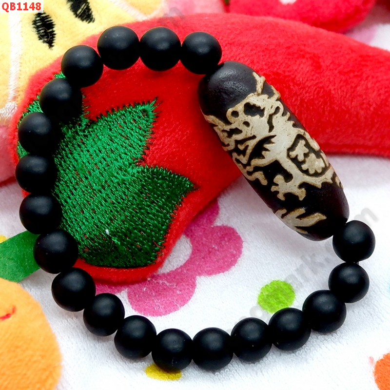QB1148 สร้อยข้อมือหิน DZI ลายมังกร ร้อยด้วยหินสีดำด้าน ราคา 399 บาท http://hengmark.com/view_product/QB1148.htm