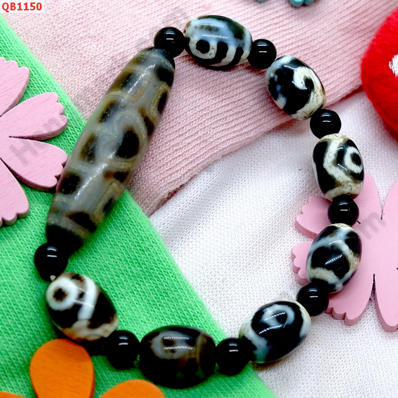 QB1150 สร้อยข้อมือหิน DZI ลาย 2 ตา หัวใจ ราคา 1449 บาท http://hengmark.com/view_product/QB1150.htm