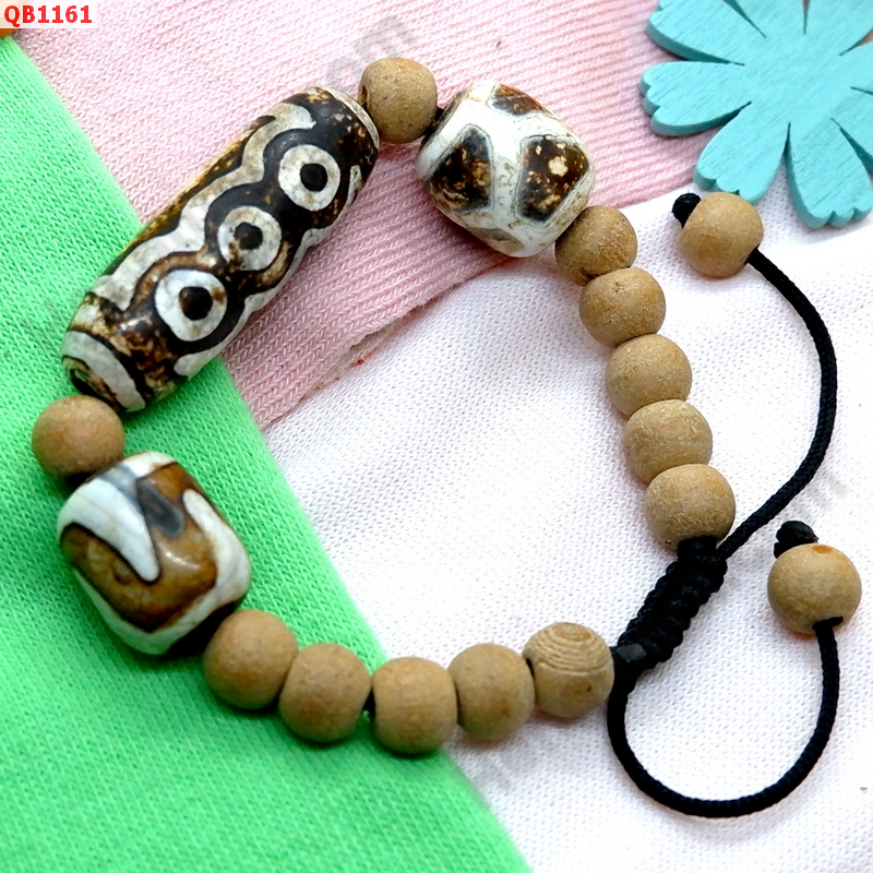 QB1161 สร้อยข้อมือหิน DZI 5 ตา+เขี้ยวเสือ+กระดองเต่า ราคา 569 บาท http://hengmark.com/view_product/QB1161.htm