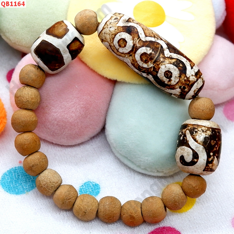 QB1164 สร้อยข้อมือหิน DZI 5 ตา+หรูยี่+กระดองเต่า ราคา 549 บาท http://hengmark.com/view_product/QB1164.htm