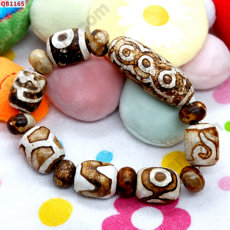 QB1165 สร้อยข้อมือหิน DZI 5 ตา+ 6 ลาย ราคา 1089 บาท http://hengmark.com/view_product/QB1165.htm