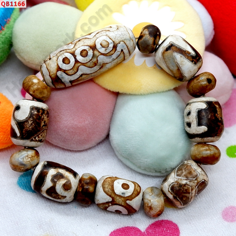 QB1166 สร้อยข้อมือหิน DZI 5 ตา+ 6 ลาย ราคา 1089 บาท http://hengmark.com/view_product/QB1166.htm