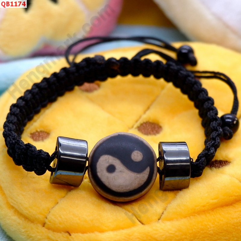 QB1174 สร้อยข้อมือDZI หยินหยาง เชือกถัก ราคา 199 บาท http://hengmark.com/view_product/QB1174.htm